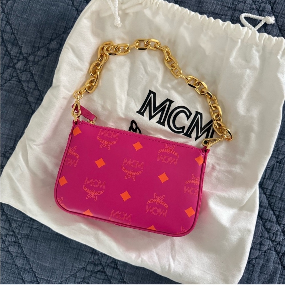 MCM Mini Color Splash Logo Pouch-On-Chain - Picture 11 of 11